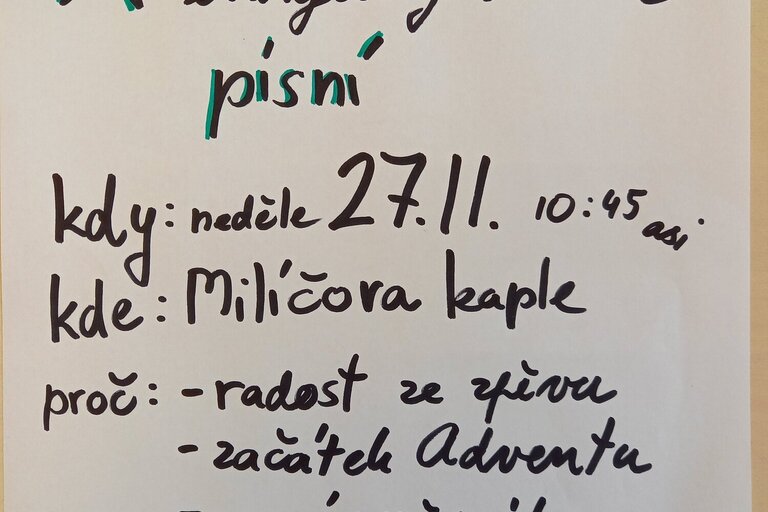 Zpívání adventních evangelikých písní 